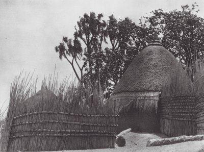 Afrika: Shilluk templom (fekete-fehér fotó) alkotó: Hugo Adolf Bernatzik