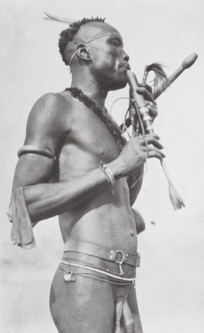Közép-afrikai njambara (fekete-fehér fotó) alkotó: Hugo Adolf Bernatzik