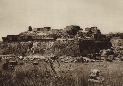 Mexikó: Xochicalco piramisa, a restaurálás előtt (fekete-fehér fotó) alkotó: Hugo Brehme