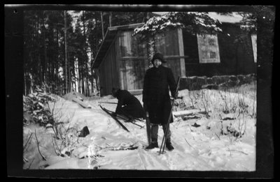 Arne Homén és Guido Simberg és síléceik alkotó: Hugo Simberg