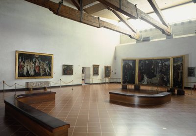 Múzeumszoba Botticelli „Tavasz” és „A mágusok imádása” című művével és a Portinari triptichonnal alkotó: Hugo van der Goes