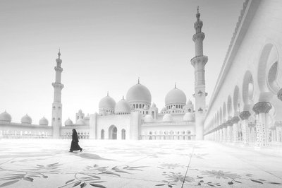 A Fehér mecset magánya alkotó: Hussain Buhligaha