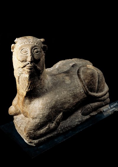Ibériai művészet: „Bicha de Balnitrogen”, emberi fejű bika. Kőszobor Albacete-ből, Spanyolországból. Kr.e. 5. századi Musee National d