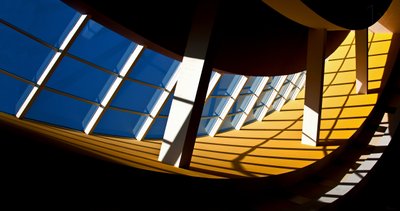 Geometrikus fényarchitektúra alkotó: Igor Bakotic