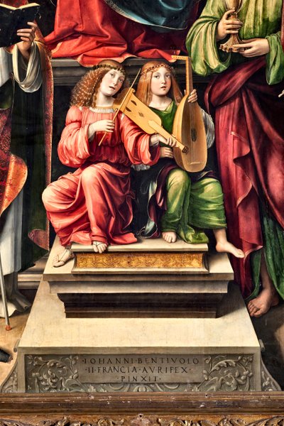 Zenészek angyalai, Szűz gyermekével és Szent Prokulusszal, Szent János evangélista, Szent Ágoston, Szent Sebestyén részlete (festmény alkotó: Il  Francia