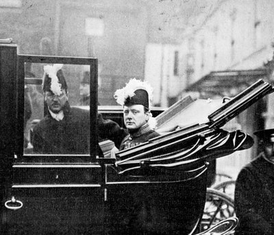 A titkos tanács, Winston Churchill elhagyja a palotát. A Nations Aprehension, 1910. alkotó: Illustrations Bureau
