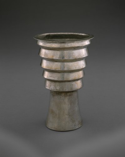 Stepped Beaker (aquilla), Later Horizon, 1470-1532 (ezüst) alkotó: Incan