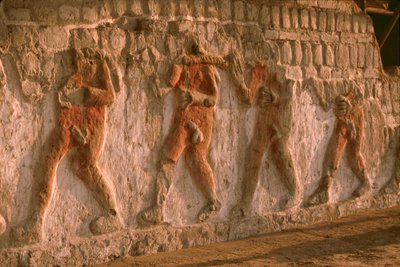 A Moche meztelen foglyok fríze a Huaca Cao Viejo falán El Brujo....-ban, 2005 (fotó) alkotó: Ira Block