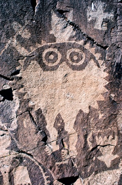 Anasazi Petroglyph (sziklarajz) faragványok Új-Mexikóban. alkotó: Ira Block
