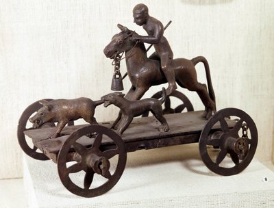 Vaskorszak: miniatűr bronz Merida tank, amely egy vaddisznóvadászat jelenetét ábrázolja. Meridából, Spanyolországból. Homályos. 0,12x0,28 m. Saint-Germain-en-Laye, Nemzeti Régészeti Múzeum alkotó: Iron Age