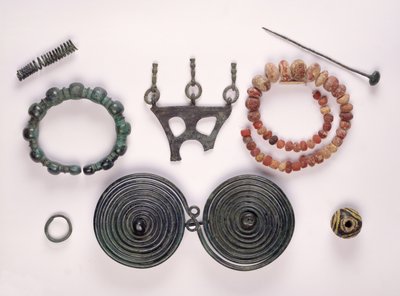 Ékszereket találtak egy női sírban a kelta Hallstattban alkotó: Iron Age