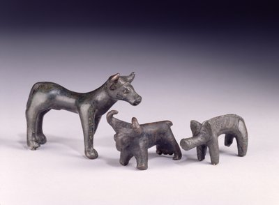 Két bika, Magyarországról és egy vaddisznó, a Gower-barlangból, Rhossilly, Dél-Wales, vaskori (bronz) alkotó: Iron Age