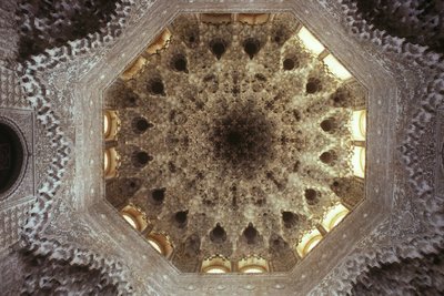 Az Abencerrajes termének mennyezete alkotó: Islamic School