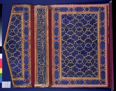Korán-tok belső oldala thult felirattal a kötésen (bőr) (lásd: 181735) alkotó: Islamic School