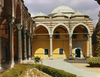 A Topkapi palota belső udvara alkotó: Islamic School