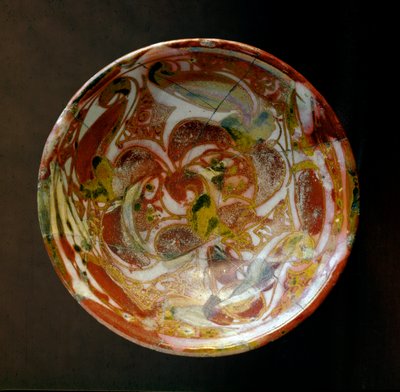 Islamic Art: kis kerámia tál növényi díszítéssel. Irakból. Kr.u. 9. század. Homályos. 13,8 cm Párizs, Musee du Louvre alkotó: Islamic School