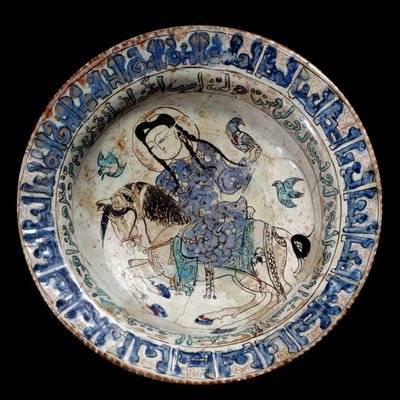 Iszlám művészet: kerámia solymász edény. 13. század eleje. Iránból. Párizs, Louvre Múzeum alkotó: Islamic School