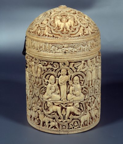 Al-Mughira (Al Mughira vagy Moughira) pyxide (doboza) elefántcsontban Cordobából, és az emírnek szánták, 968. Párizs, Louvre Múzeum alkotó: Islamic School