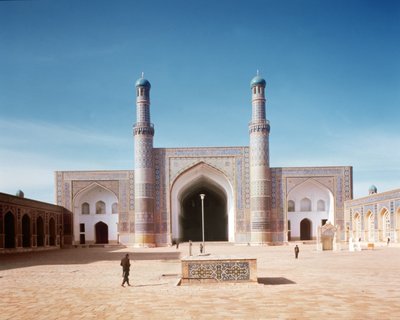 Az 1200-ban alapított, 1498-ban újjáépített Masjid-i Jami vagy pénteki mecset udvara alkotó: Islamic School