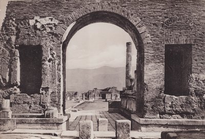 Arco Di Nero, Nero boltíve (f/w fotó) alkotó: Italian Photographer