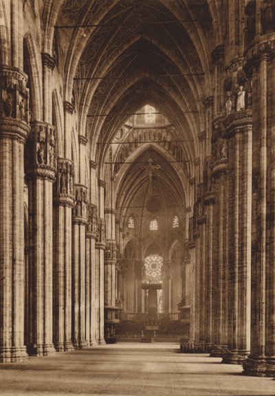 Duomo di Milano: Belső tér, főhajó (fekete-fehér fotó) alkotó: Italian Photographer