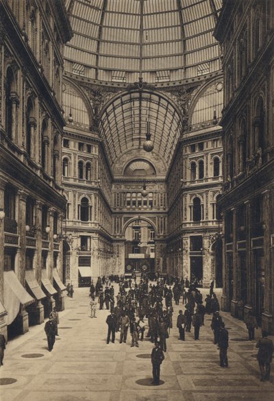 Nápoly: Interno Galleria Umberto I (f/w fotó) alkotó: Italian Photographer
