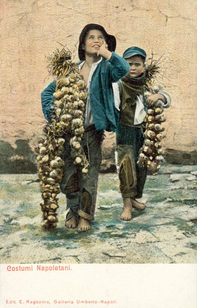 Fiatal fokhagymaárusok, Nápoly alkotó: Italian Photographer