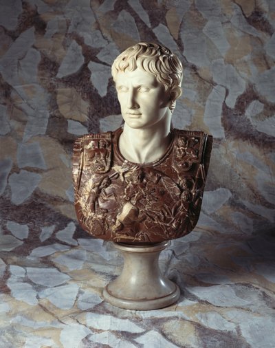 Caesar Augustus olasz faragott szobra és breccsa márvány mellszobra az antik után alkotó: Italian School