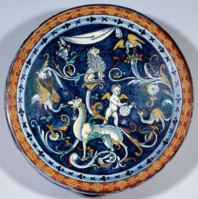A Cafaggiolo fajansz csésze fantasztikus állatokat díszít. 1510-1520 Párizs, Louvre Múzeum alkotó: Italian School