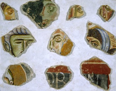 Középkori falfestmény töredékei a Monte Cassino apátságból (kő, gipsz és pigment) alkotó: Italian School