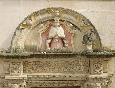 Misericordia Madonnája, a portál lunette részlete (kő) alkotó: Italian School