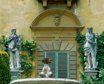A Villa la Pietra déli homlokzata alkotó: Italian School