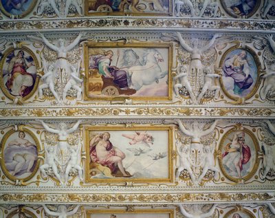 Első emeleti hall, mitológiai alakok részlete, mennyezeti dekoráció alkotó: Italian School