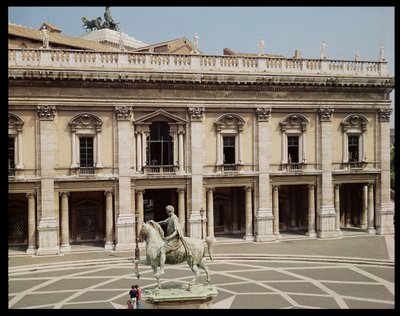 Kilátás a Palazzo Nuovo-ra és Marcus Aurelius (i.sz. 121-180) lovas szobrára alkotó: Italian School