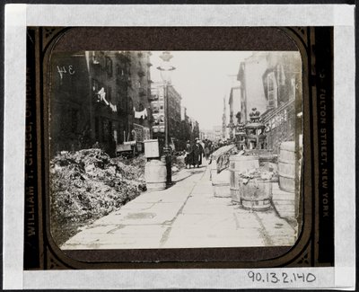 Tammany utcai takarítás Warings Day előtt, a Varick Place 9. előtt, 1890 körül alkotó: Jacob August Riis