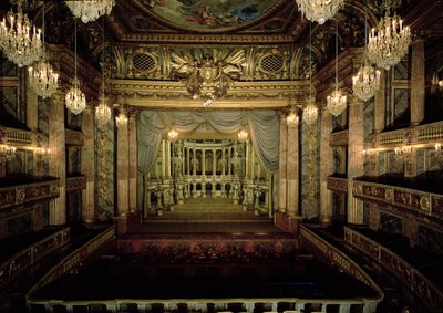 Az 1770-ben elkészült Operaház belső tere (1952-71-ben restaurálták) alkotó: Jacques Ange Gabriel