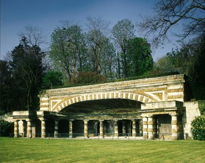 Franciaország, Chatou (Yvelines): A Nymphee de Soufflot egy forrás elhelyezésére épült. Soufflot (a Pantheon építésze) építészete 1774 és 1777 között. alkotó: Jacques Germain Soufflot