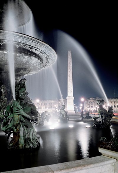 Kilátás a Jacques Ignace Hittorff által készített szökőkútra és a párizsi Place de la Concorde obeliszkjére. alkotó: Jacques Ignace Hittorff