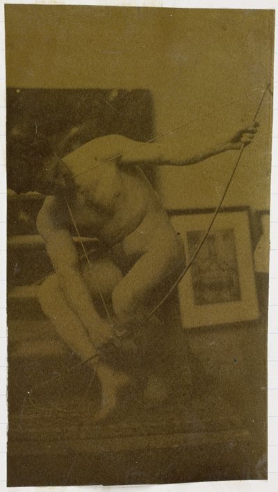 Tanulmány egy férfi aktmodellről, aki masnival a kezében kuporog, elölről nézve Jacques de Lalaing műtermében alkotó: Jacques Lalaing (attributed to)