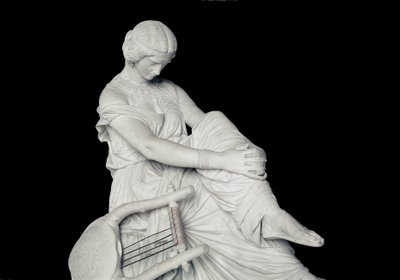 Sapho (vagy Sappho, ie 7. század), az ókor görög költője. James Pradier (1790-1852) márványszobra alkotó: James Pradier