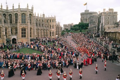 Erzsébet királynő, Fülöp herceg elnököl a Szent György-kápolnában. Windsor kastély, Wi... alkotó: James L Stanfield