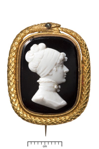 Charlotte hercegnő halálának arany emlékművelője, 1817 körül (fekete-fehér üveg, aranyból gyémánttal) alkotó: James Tassie