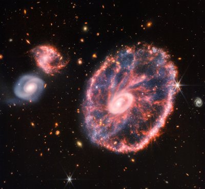 Cartwheel Galaxy (NIRCam és MIRI kompozit kép) alkotó: James Webb Space Telescope (NASA)