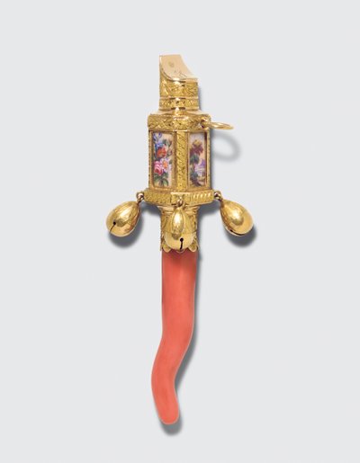Regency gyermek csörgő, foghúzó és síp, London 1815/1816 jelzéssel (zománcozott arany és korall) alkotó: James and Ray John Montague