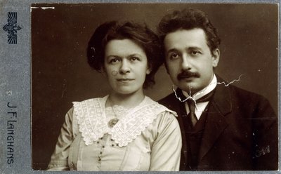 Carte-de-visite portréfotó Albert Einsteinről és Mileva Einstein-Maricról 1911-ben, 1911-ben alkotó: Jan Langhans