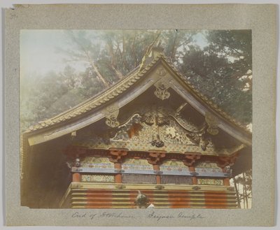 Raktár a Tōshō-gū-ban, Nikko, Japán (kézzel színezett fekete-fehér fotó) alkotó: Japanese Photographer