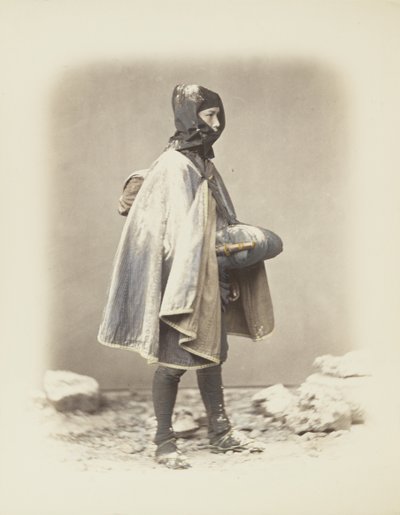 Japán férfi a hóban (kézzel festett fekete-fehér fotó) alkotó: Japanese Photographer