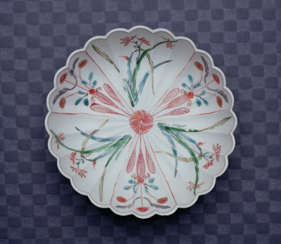Arita krizantém alakú tál, 17. század vége (zománcozott porcelán) alkotó: Japanese School