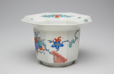 Csésze, 17. század vége – 18. század eleje (Kakiemon, porcelán mázas zománccal) alkotó: Japanese School