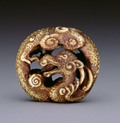 Netsuke vízi sárkányt ábrázol, 1870-80 körül (szarvas agancs) alkotó: Japanese School